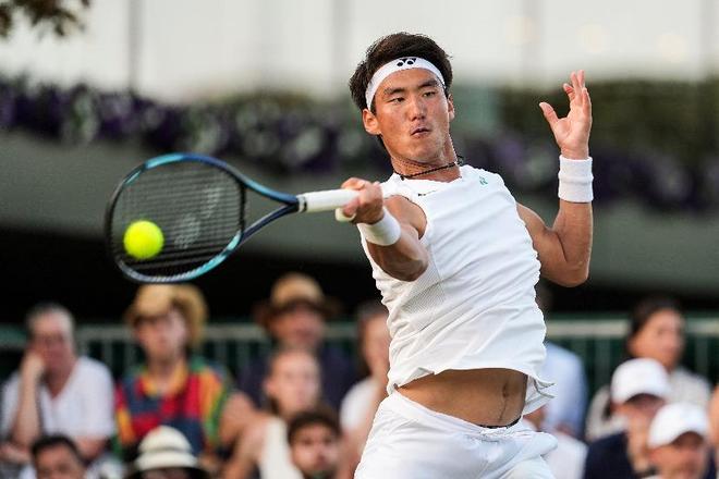 网球采用滚 网球采用滚